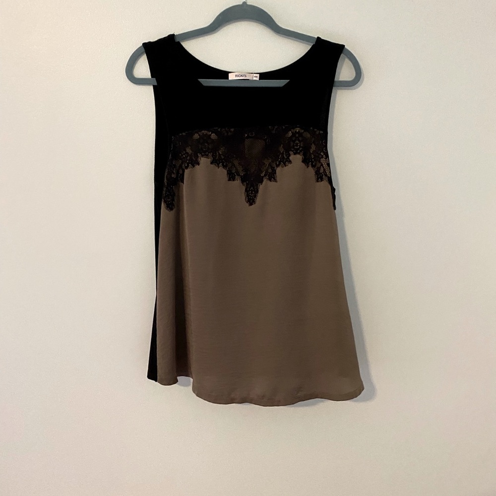 Lace multimedia sleeveless top
